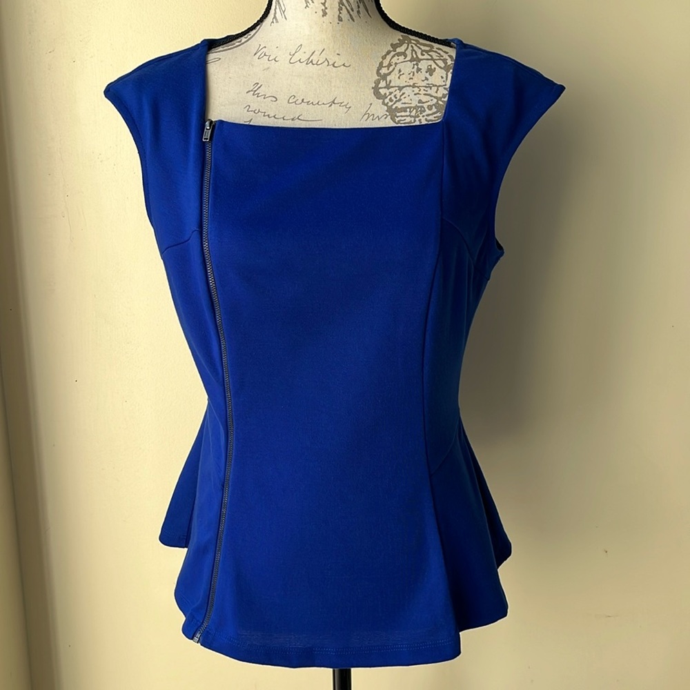 Worthington Royal Blue Peplum Short With Front-Right Zipper. Size Medium.
